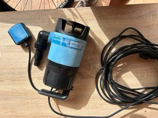 Manguera riego 17 m y bomba de agua sucia