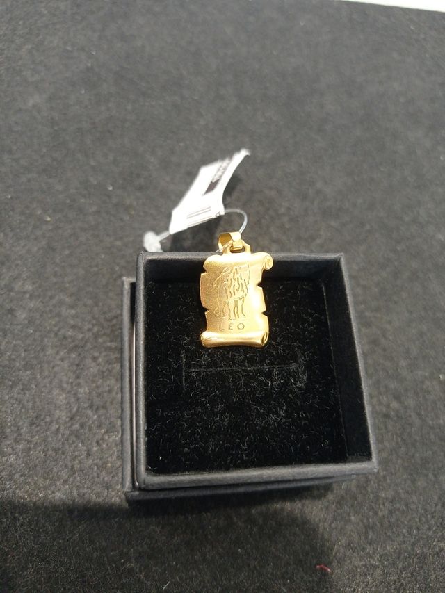 Colgante 18k oro signo zodiaco Leo