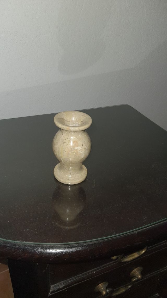 Portavela de mármol beige