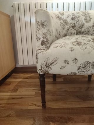 Sillón antiguo floral beige