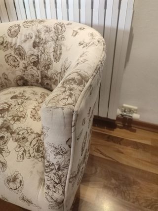Sillón antiguo floral beige