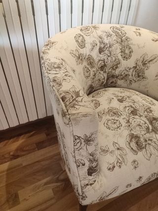 Sillón antiguo floral beige