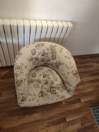 Sillón antiguo floral beige