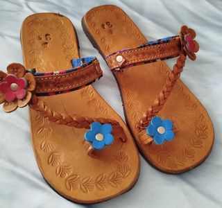 Sandalias artesanales niña