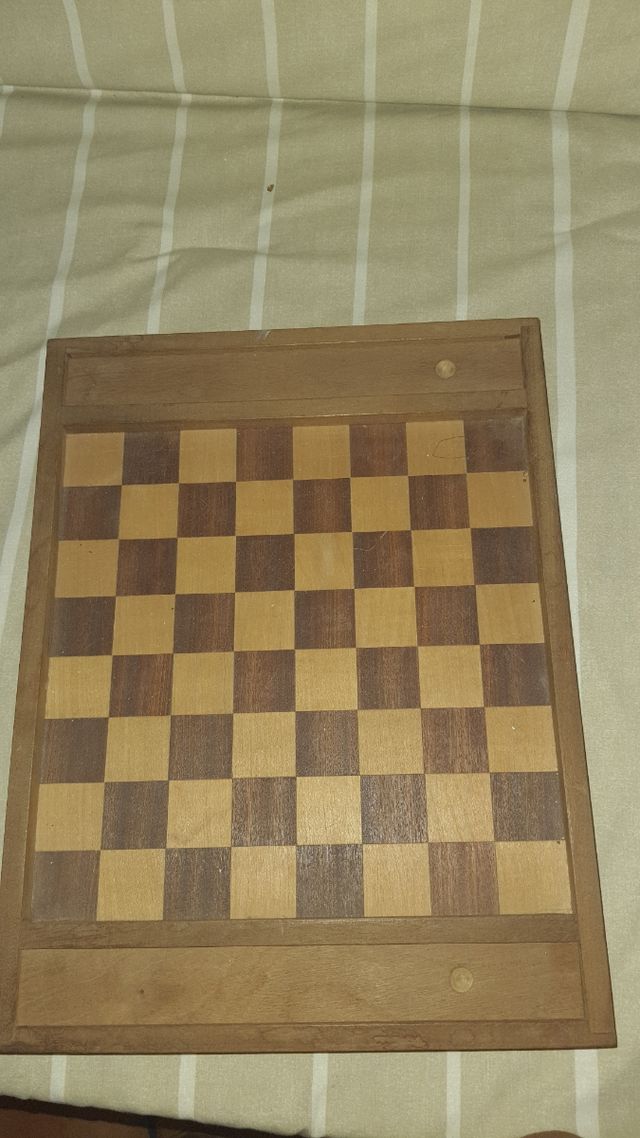 Damero de madera antiguo