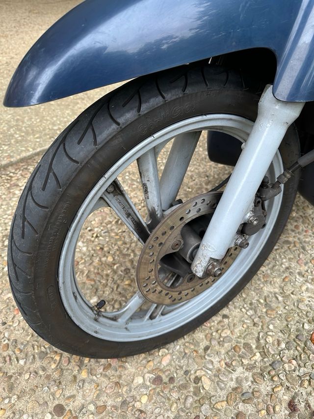 Scooter HONDA SCOOPY 100 azul marino.