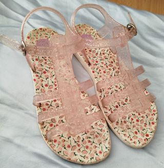 Sandalias niña rosa con flores