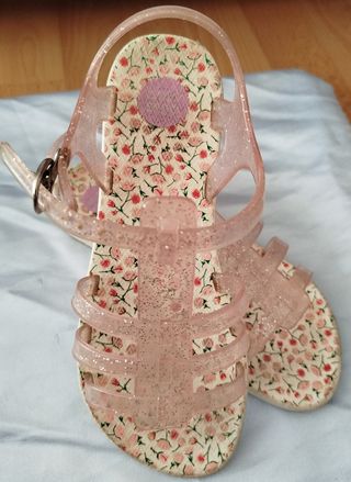 Sandalias niña rosa con flores