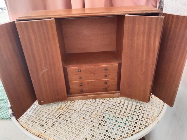 Armario vintage muñecas años 60