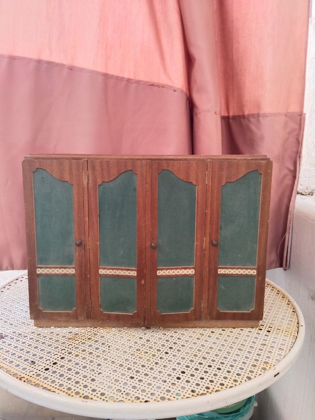 Armario vintage muñecas años 60