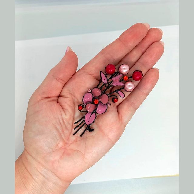 Broche flores rosa y rojo