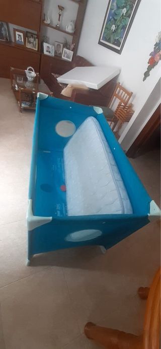 Cuna viaje Chicco y 2 colchones muelles