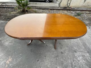 Mesa ovalada madera - Salón - Precio negociable.