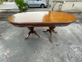 Mesa ovalada madera - Salón - Precio negociable.