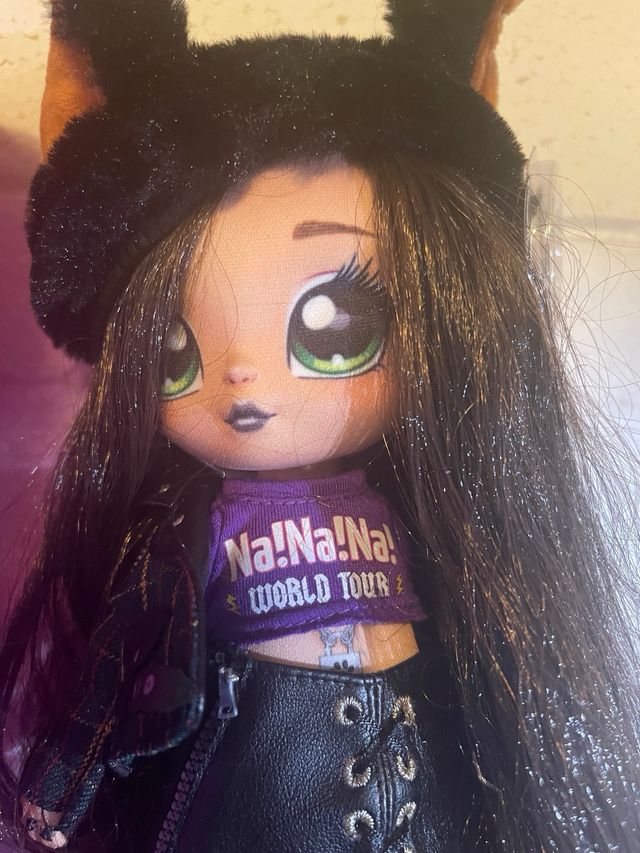 Na! Na! Na! Surprise Teens Rebel Dare