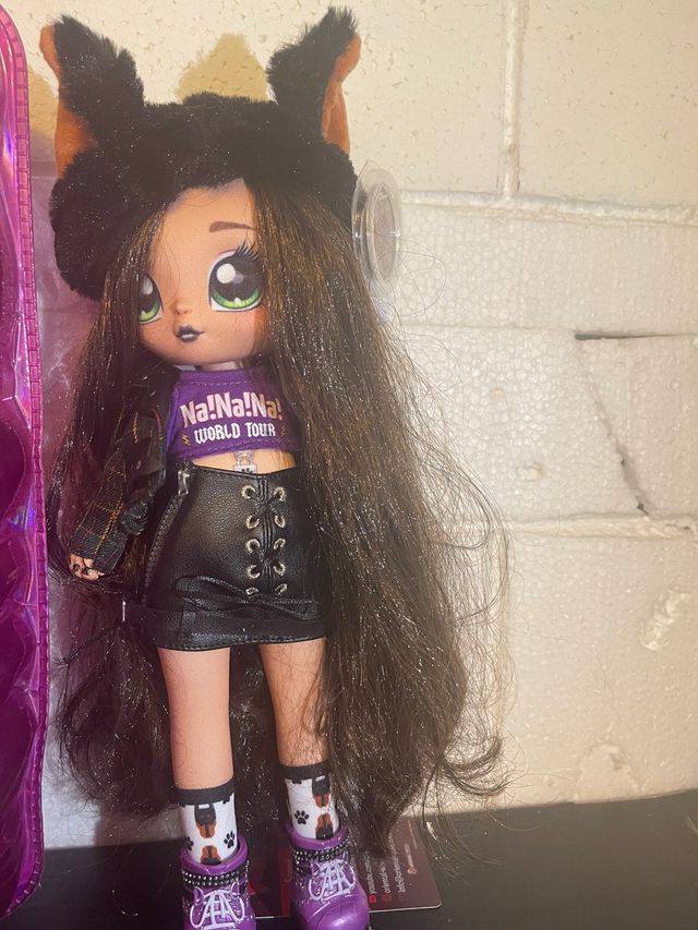 Na! Na! Na! Surprise Teens Rebel Dare