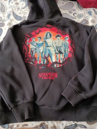 Sudadera Stranger Things Zara