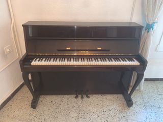 Piano Yamaha clásico
