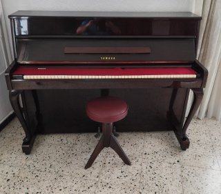 Piano Yamaha clásico