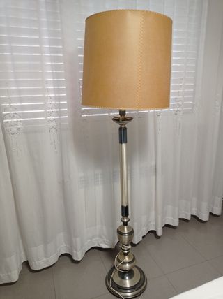 Lámpara pie vintage metal beige