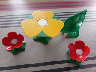 Mesa y sillas Barriguitas flores