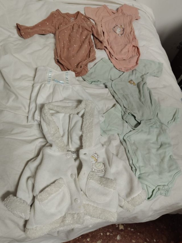 Ropa bebé niña (1 mes) - 4 bodys + chaqueta