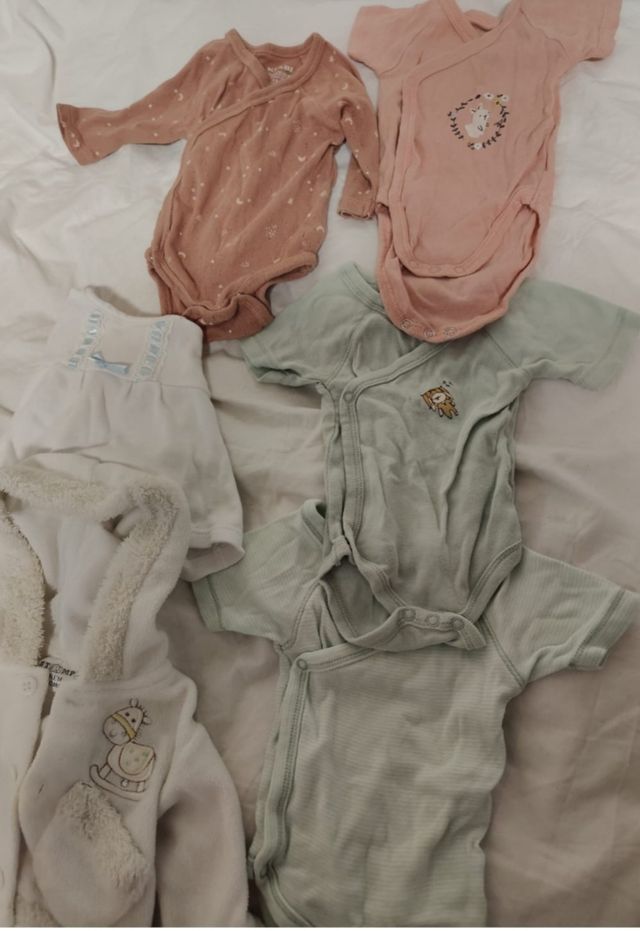 Ropa bebé niña (1 mes) - 4 bodys + chaqueta