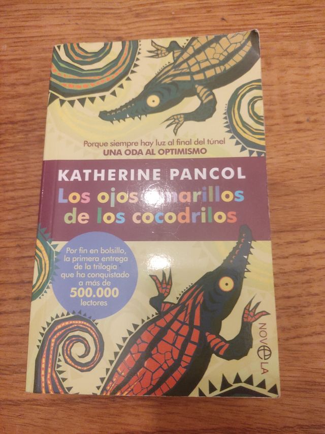 Los ojos amarillos de los cocodrilos