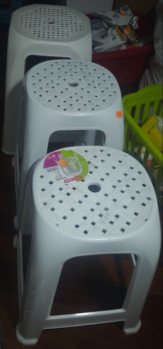 3 Taburetes Plástico Blancos Plastictoro