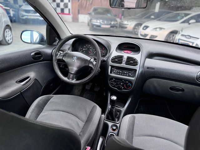 Peugeot 206 2006 1.4 gasolina 