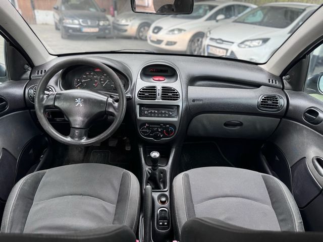 Peugeot 206 2006 1.4 gasolina 