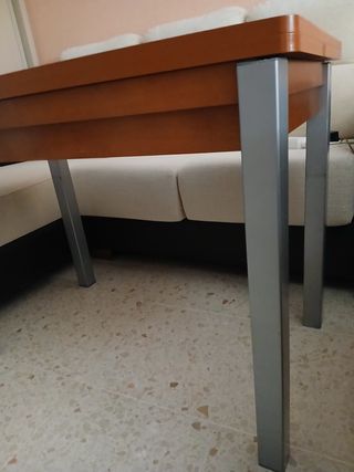 Mesa plegable madera-metal. 