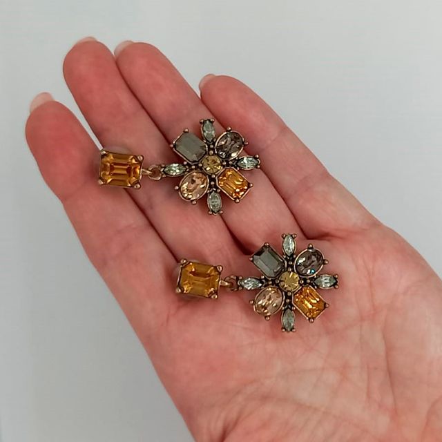 Pendientes dorados con piedras ámbar