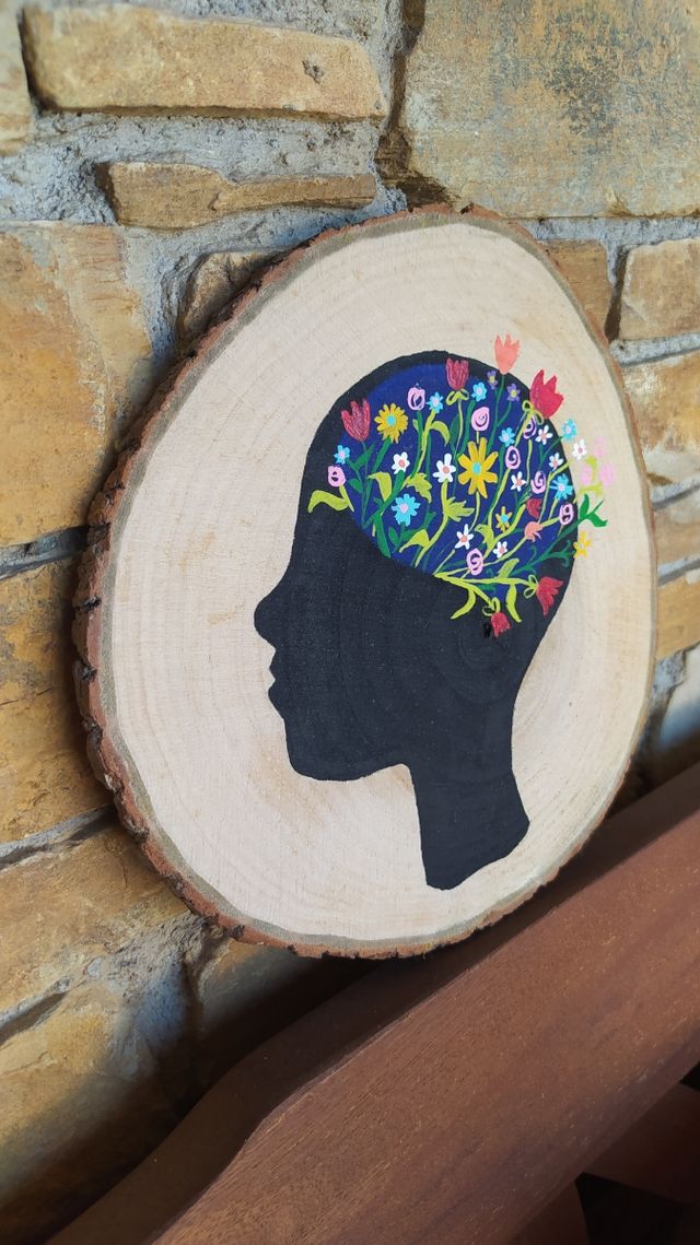 Arte madera: Cabeza con flores