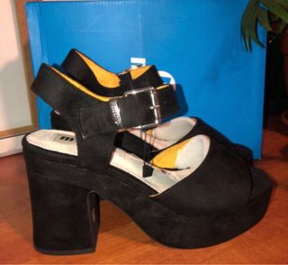 Sandalias Mustang negras plataforma