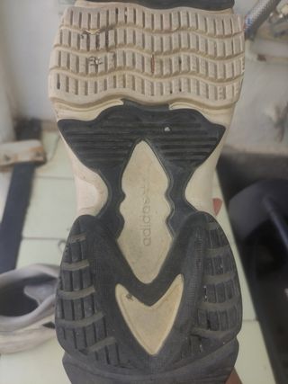 Zapatillas Adidas - Grises y Blancas