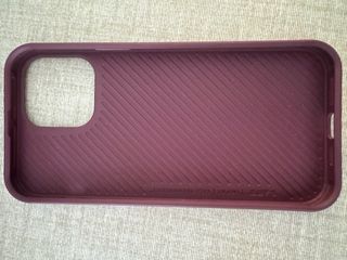Funda HUEX de la marca LAUT para iPhone Pro Max 13