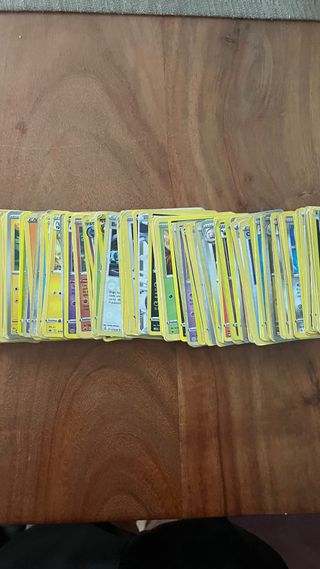 Lote de cartas Pokémon (~200)