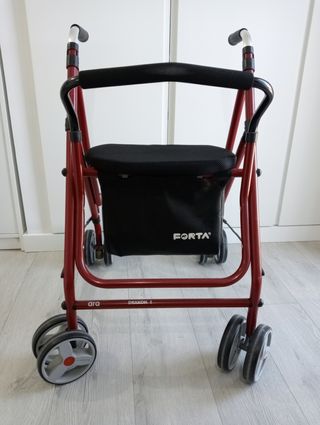 Andador ortopédico con ruedas