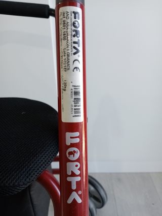 Andador ortopédico con ruedas