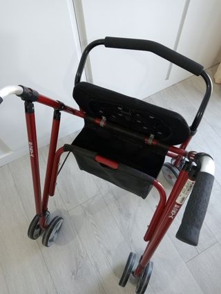 Andador ortopédico con ruedas