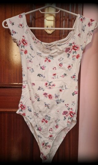 Body Bershka floral talla S