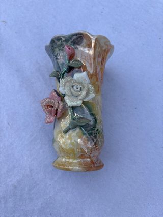 Jarrón cerámico multicolor antiguo