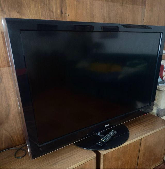 TV LG 52" Negro