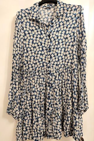 Vestido Stradivarius camisero con vuelo