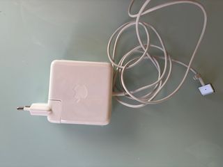 Macbook Pro 15"(mid 2015).Batería y cargador nuevo