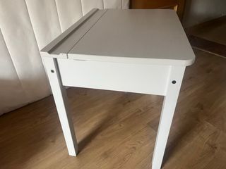 Escritorio infantil gris - Ikea