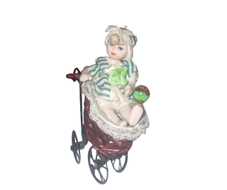 Muñeca porcelana carrito antiguo