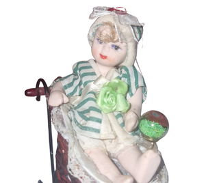 Muñeca porcelana carrito antiguo