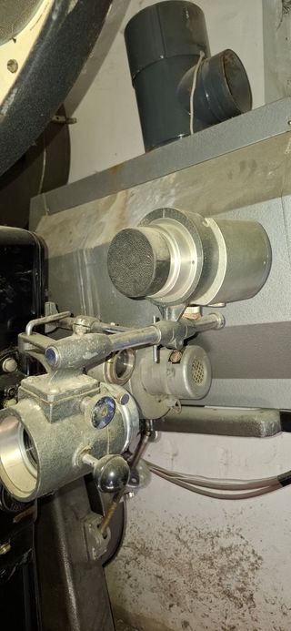2 Proyectores OSSA cine antiguos